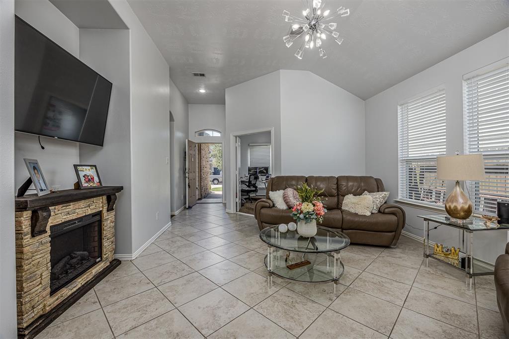 3803 Hunters Trail, Baytown, Texas image 12