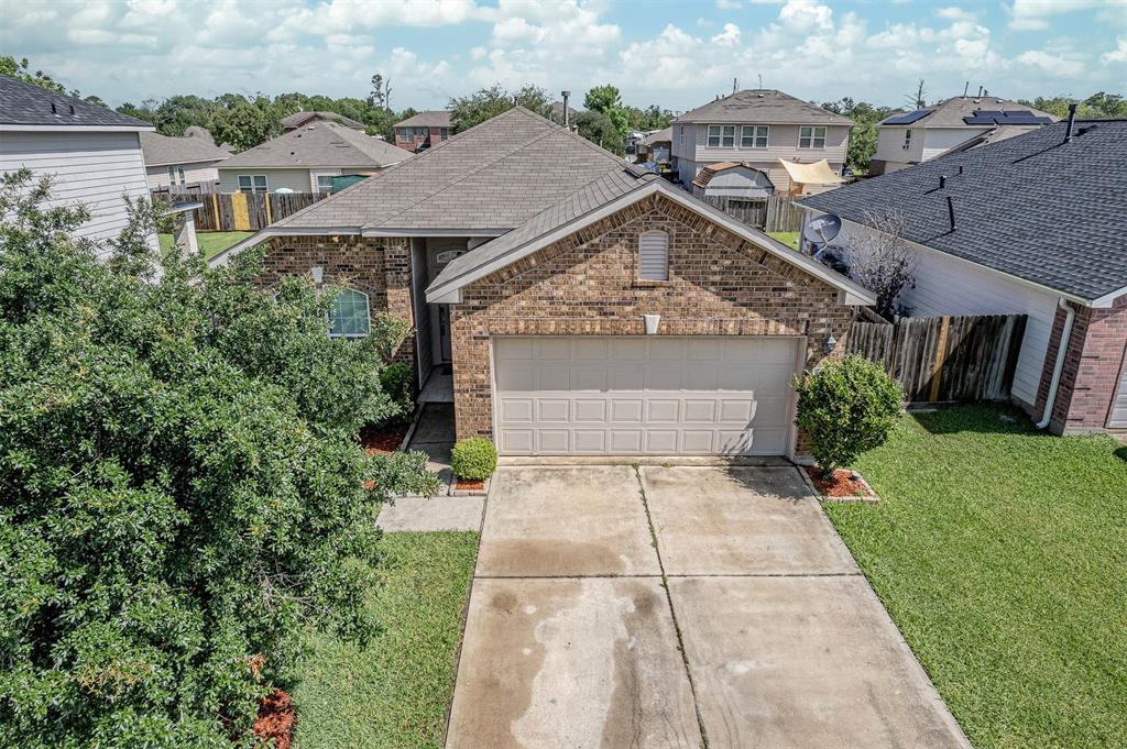 3803 Hunters Trail, Baytown, Texas image 4