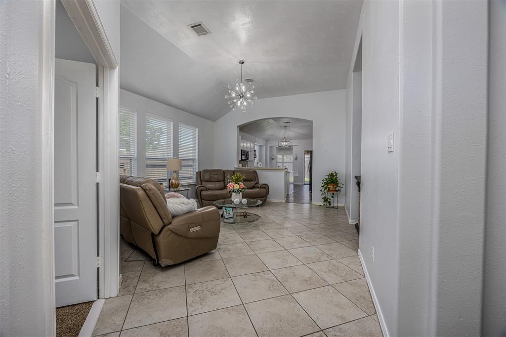 3803 Hunters Trail, Baytown, Texas image 8