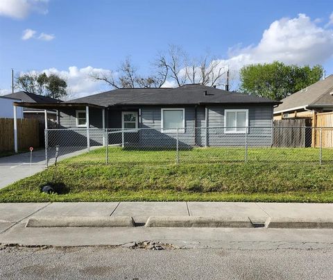 Photo of 3621 Dawson Lane, Houston, TX 77051 (MLS # 48333847) Photo of 3621 Dawson Lane, Houston, TX 77051 (MLS # 48333847)