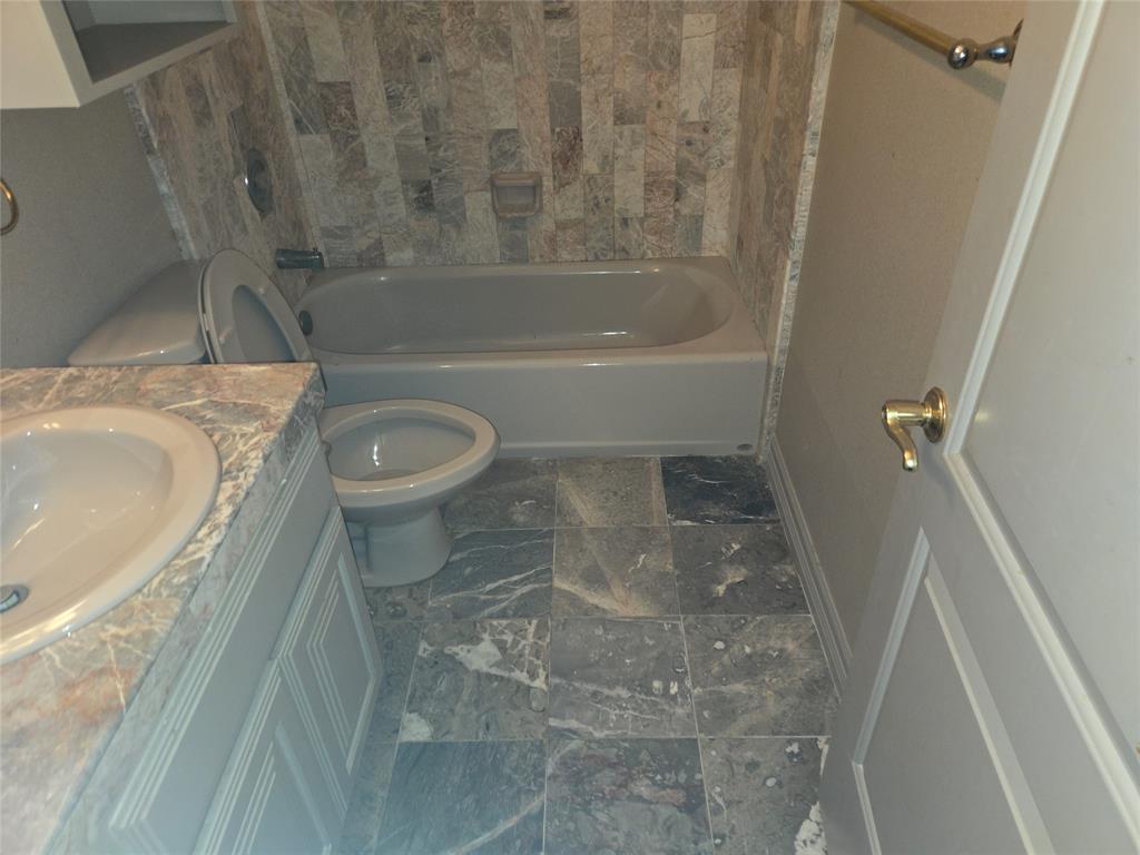 21 Aston Glen