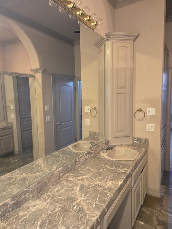 21 Aston Glen