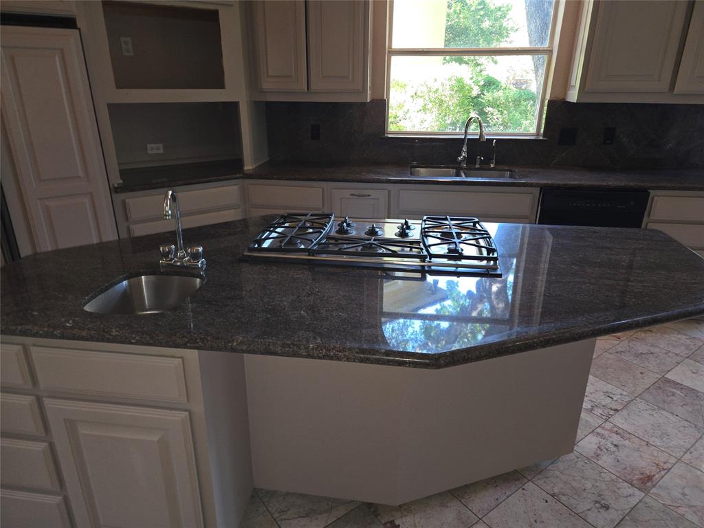 21 Aston Glen