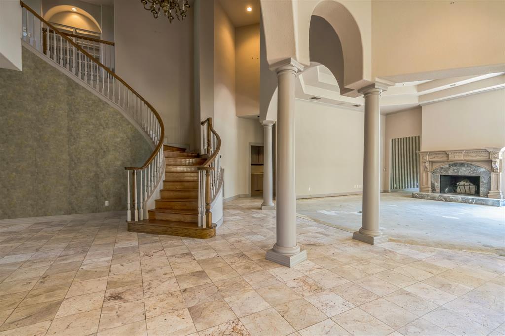 21 Aston Glen