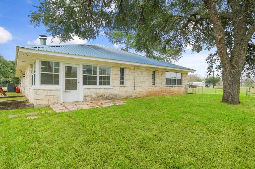 1195 Track Road, New Ulm, Texas image 3