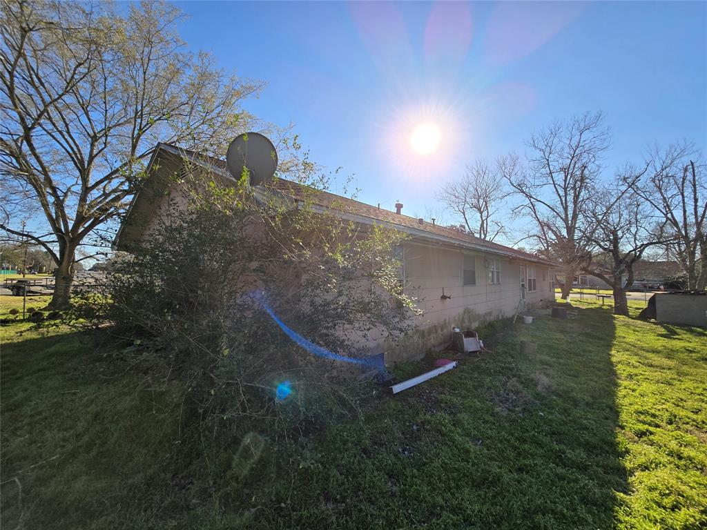 406 W North Street, Weimar, Texas image 8