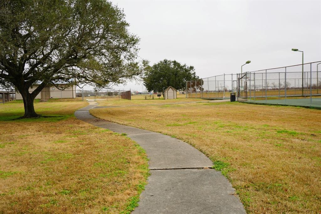 808 Chuckwagon Trail, Angleton, Texas image 4