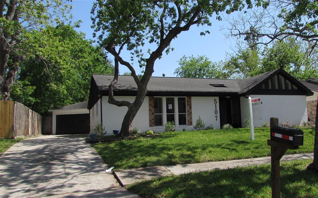 5107 Tashkent Drive, Friendswood, Texas image 1