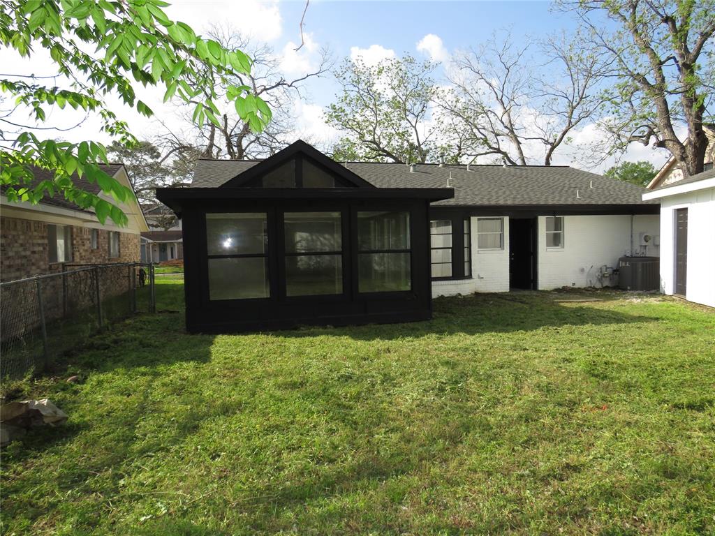 5107 Tashkent Drive, Friendswood, Texas image 3