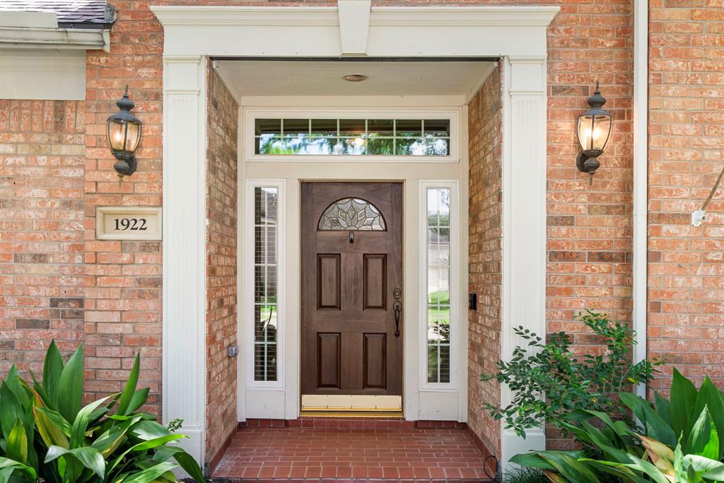 1922 Stormcroft Circle