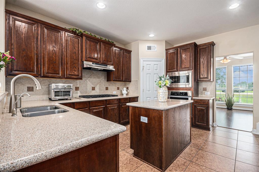 9011 Tumblewood Drive, Beach City, Texas image 21