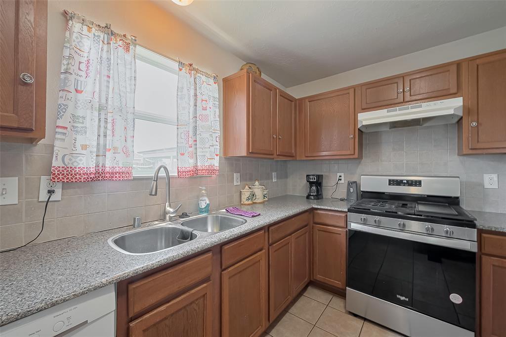 20603 Fair Castle Drive, Cypress, Texas image 17