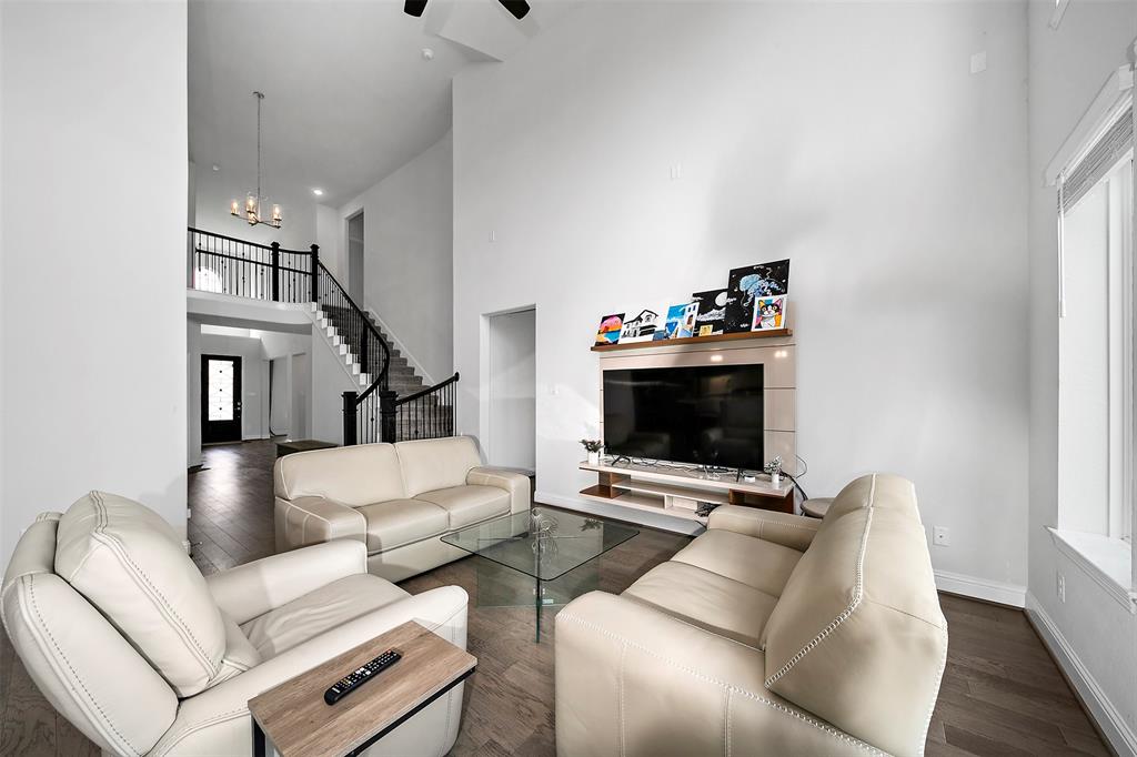 2334 Calm Channel Court, Missouri City, Texas image 6