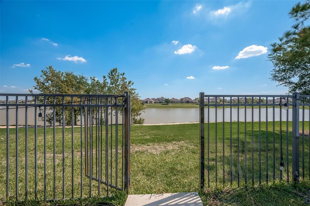 4939 Birchwood Bluff Lane, Rosharon, Texas image 39