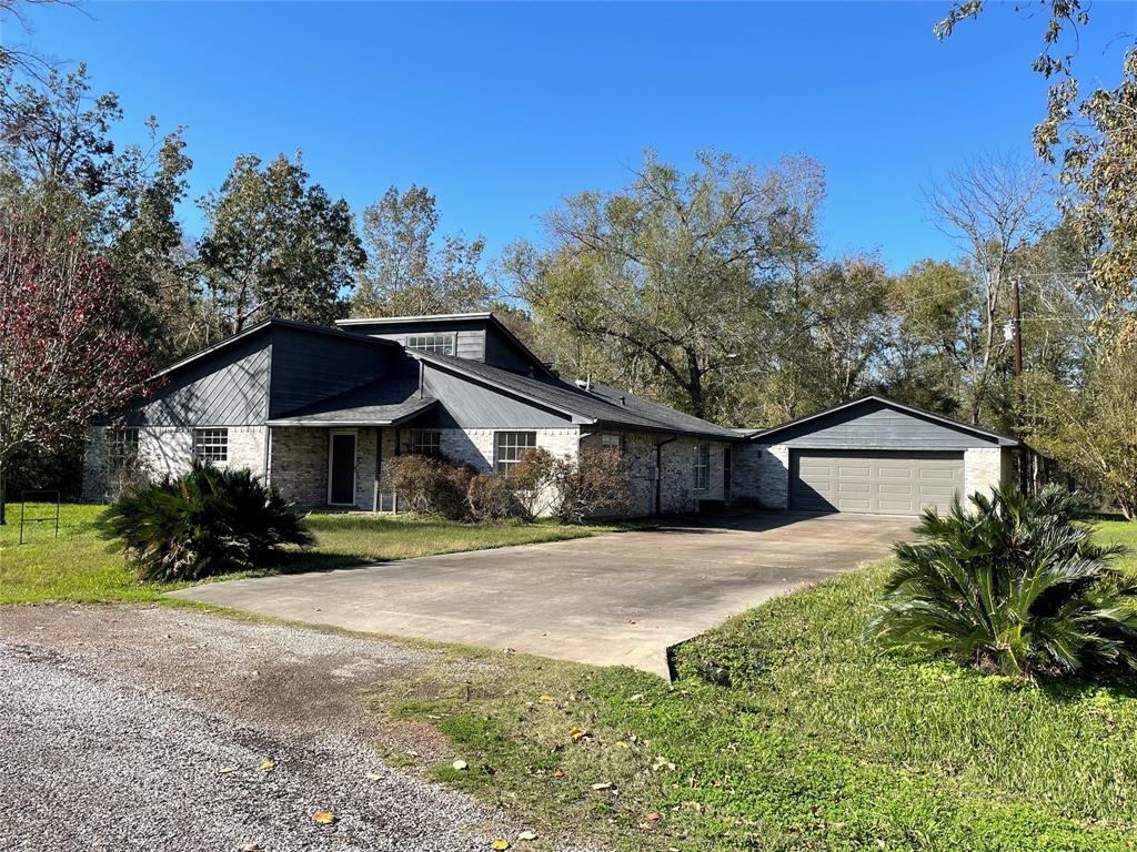 176 Circle Drive, Onalaska, Texas image 1