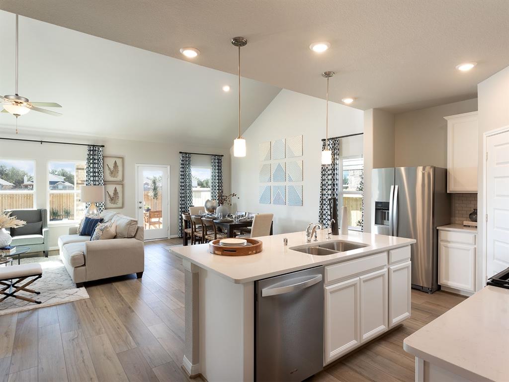 5108 Magnolia Spring Drive, Pearland, Texas image 3