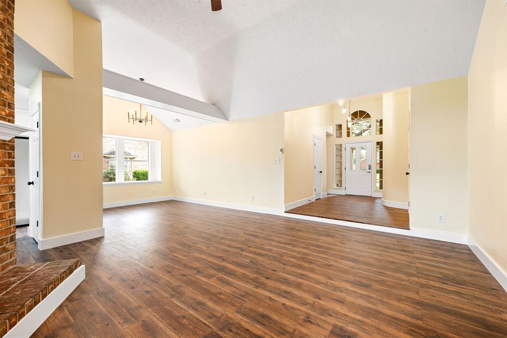 1408 Quail Hollow, Sealy, Texas image 7