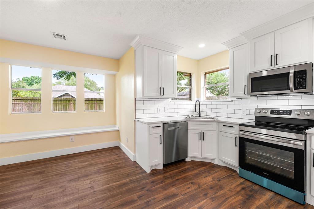 1408 Quail Hollow, Sealy, Texas image 10