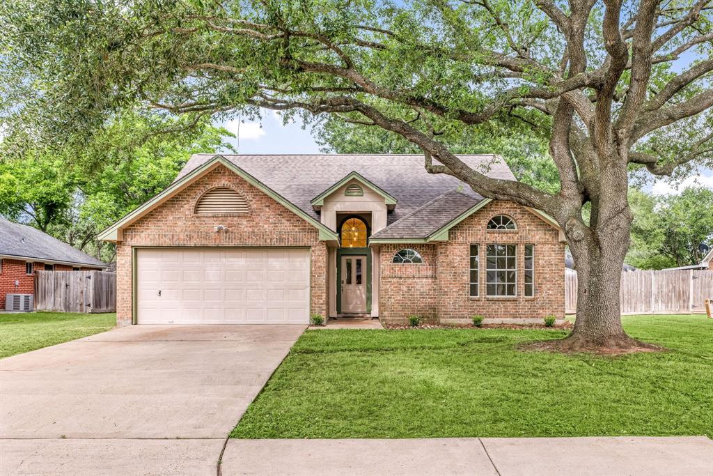 1408 Quail Hollow, Sealy, Texas image 1