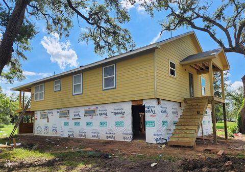 A home in Angleton