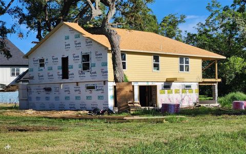 A home in Angleton