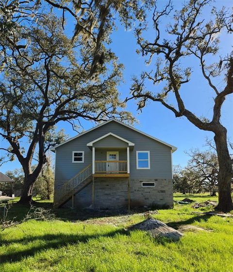 Photo of 375 Horse Shoe Trail, Angleton, TX 77515 (MLS # 51348754) Photo of 375 Horse Shoe Trail, Angleton, TX 77515 (MLS # 51348754)