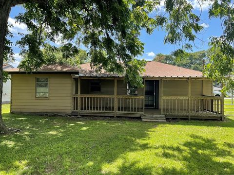 A home in Angleton