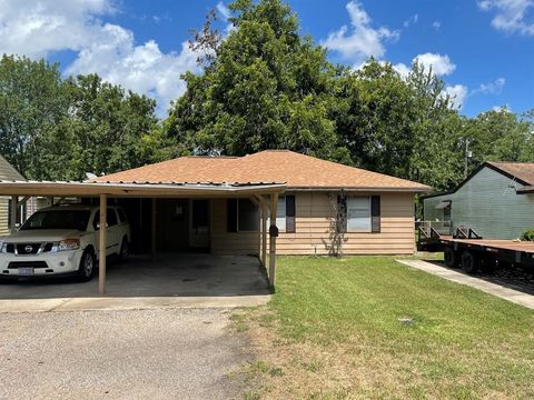 Single Family Residence in Angleton TX 401 Farrer Street.jpg