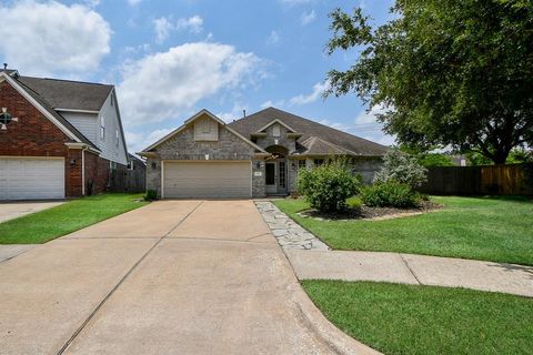 Single Family Residence in Pasadena TX 4902 Summer Oak Drive 1.jpg