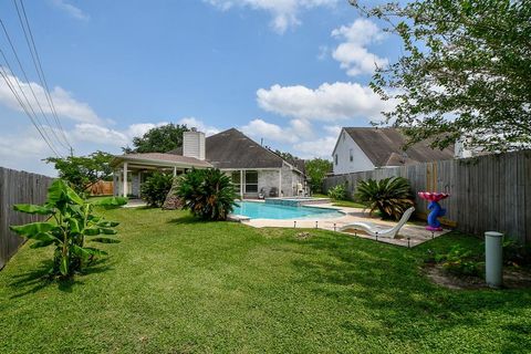 Single Family Residence in Pasadena TX 4902 Summer Oak Drive 28.jpg