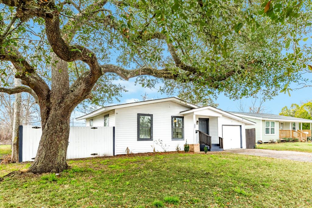 306 Azalea Street, Lake Jackson, Texas image 19