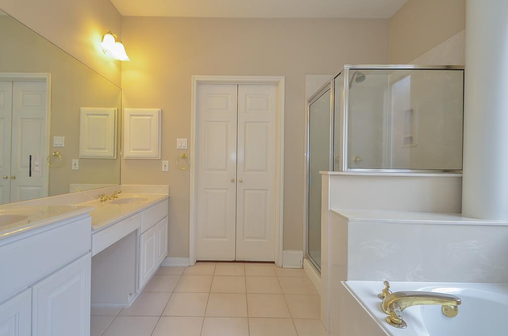 810 Blakely Bend Drive, Sugar Land, Texas image 18