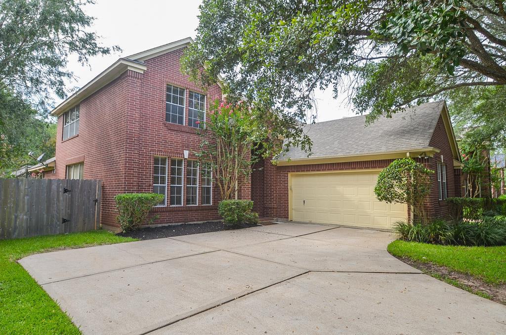 810 Blakely Bend Drive, Sugar Land, Texas image 2
