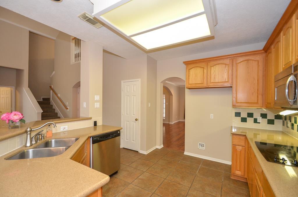 810 Blakely Bend Drive, Sugar Land, Texas image 13