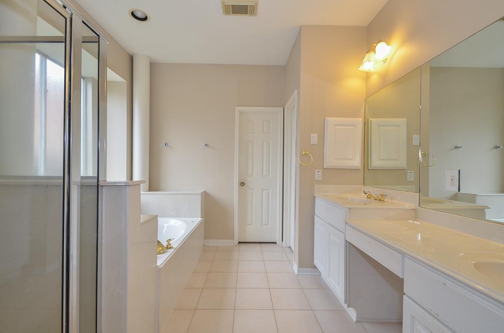 810 Blakely Bend Drive, Sugar Land, Texas image 17