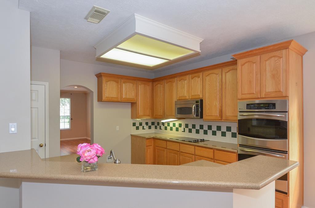 810 Blakely Bend Drive, Sugar Land, Texas image 14