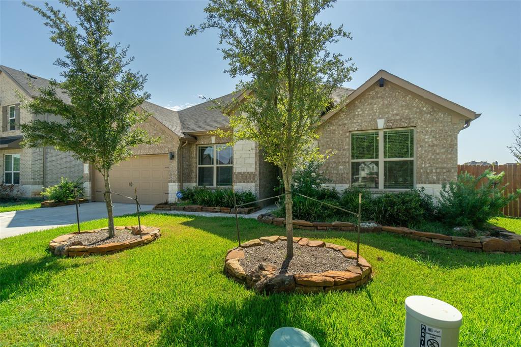 2572 Ravenna Court, Friendswood, Texas image 1