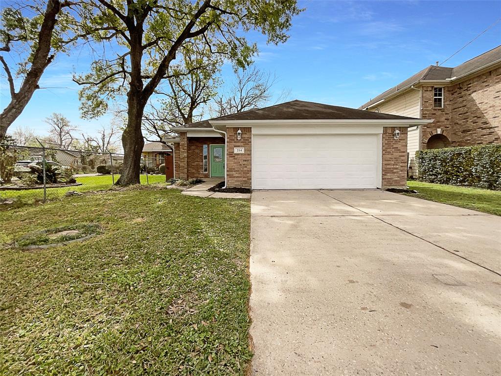 214 John Alber Road, Houston, Texas image 1