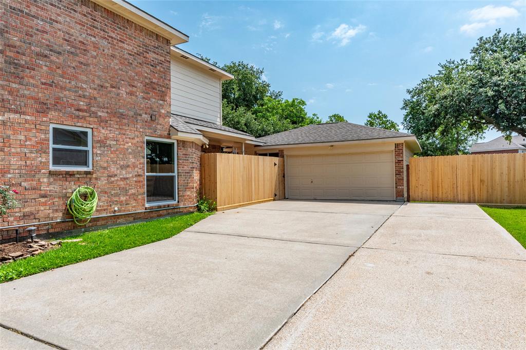 513 Meadow Bend Drive, Friendswood, Texas image 39