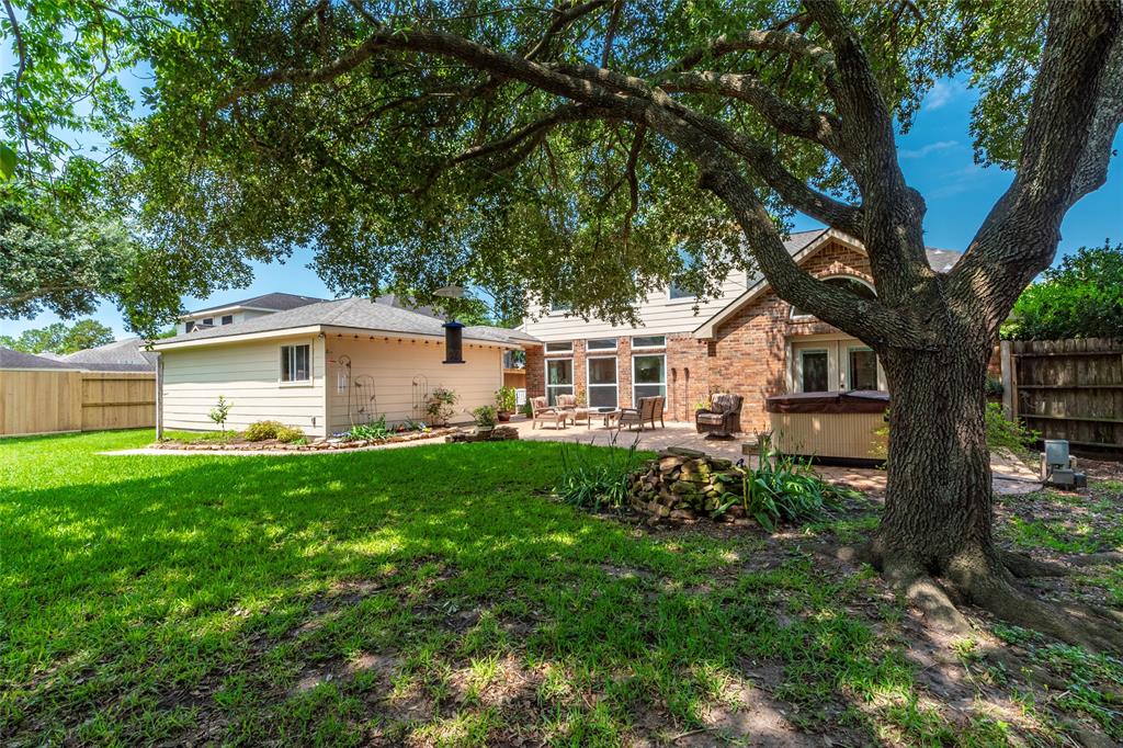 513 Meadow Bend Drive, Friendswood, Texas image 37