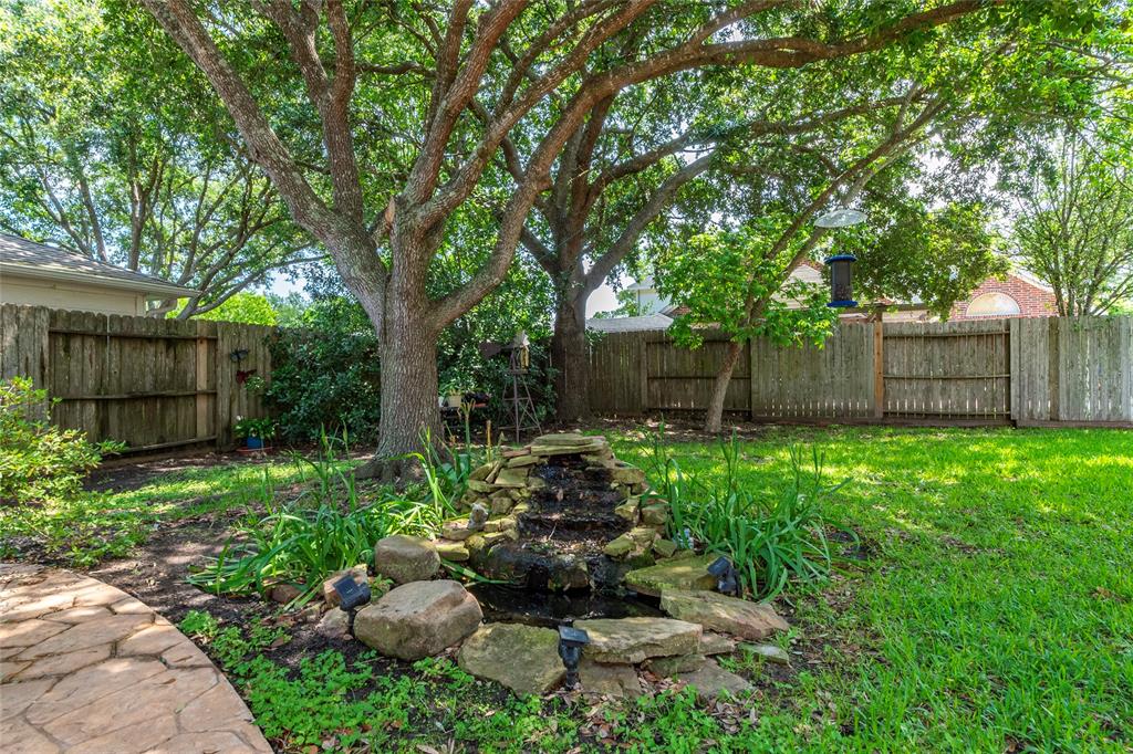 513 Meadow Bend Drive, Friendswood, Texas image 36