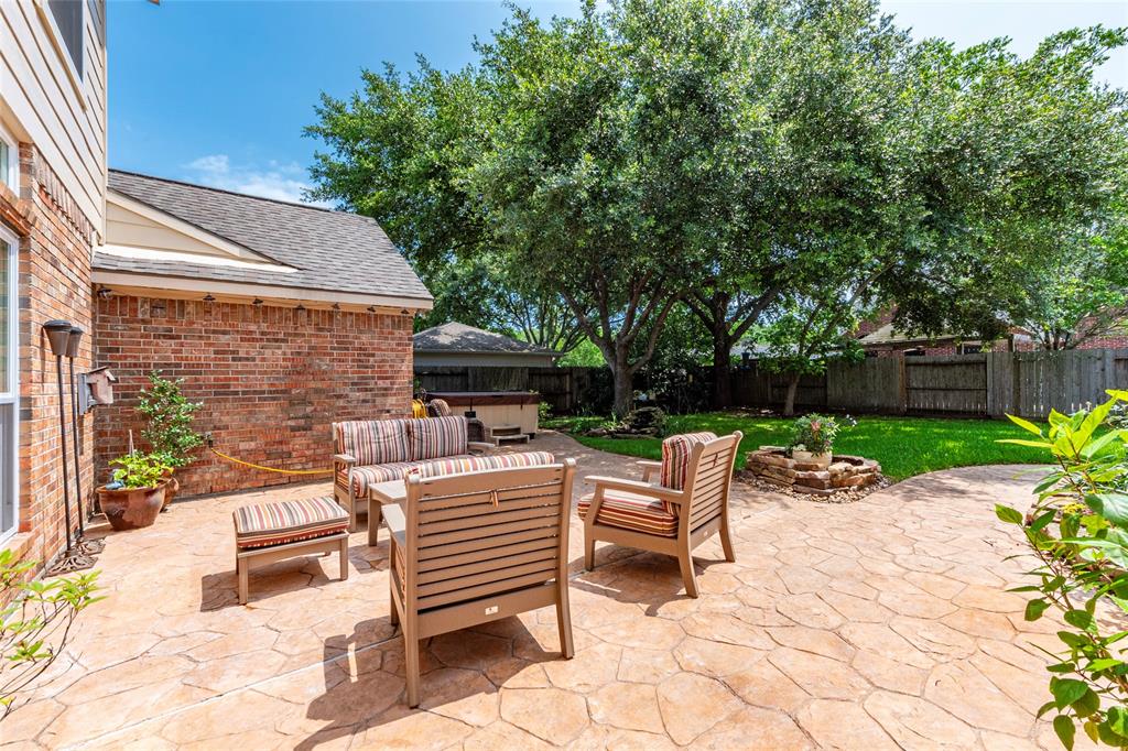 513 Meadow Bend Drive, Friendswood, Texas image 32