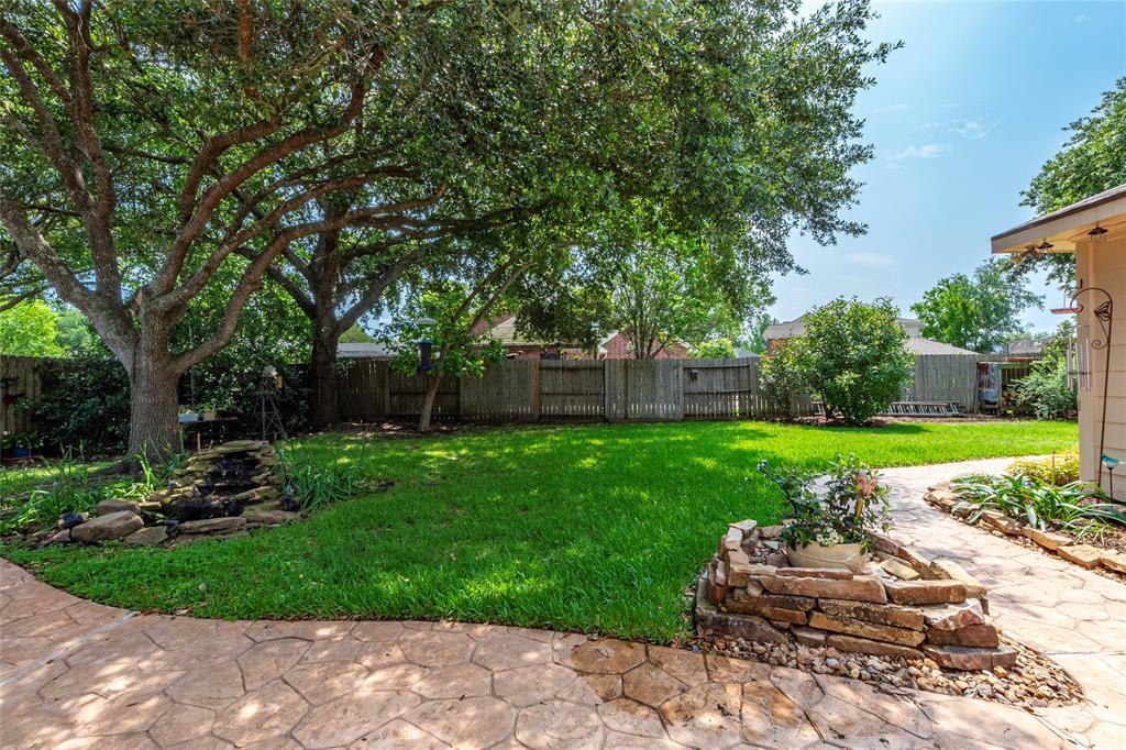 513 Meadow Bend Drive, Friendswood, Texas image 35