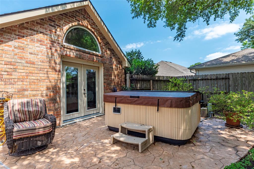 513 Meadow Bend Drive, Friendswood, Texas image 34