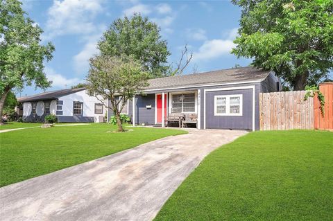 Single Family Residence in Houston TX 2510 Munger Street 2.jpg