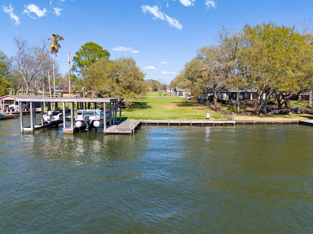 13476 Hawthorne Drive, Willis, Texas image 3
