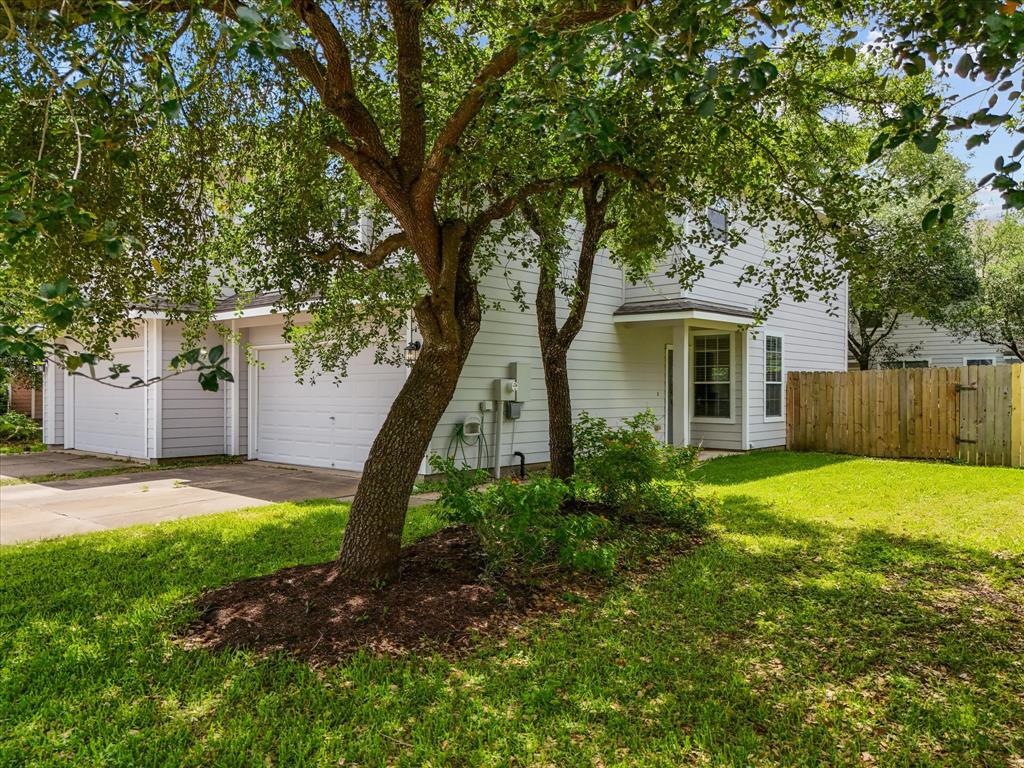 471 Folk Crest Lane, Dickinson, Texas image 3