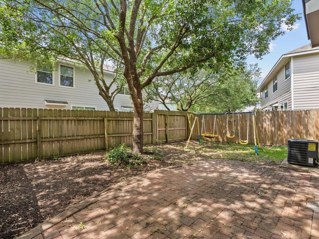 471 Folk Crest Lane, Dickinson, Texas image 27
