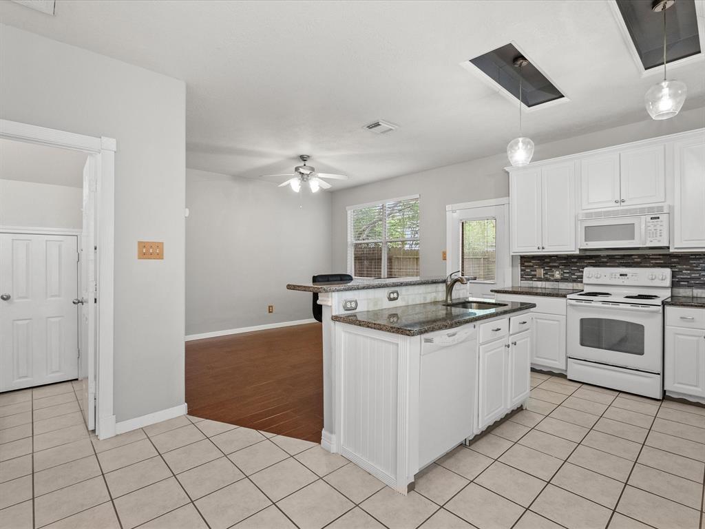 471 Folk Crest Lane, Dickinson, Texas image 7