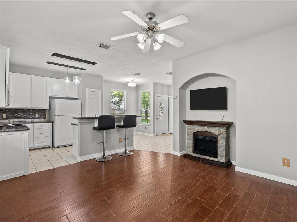471 Folk Crest Lane, Dickinson, Texas image 13
